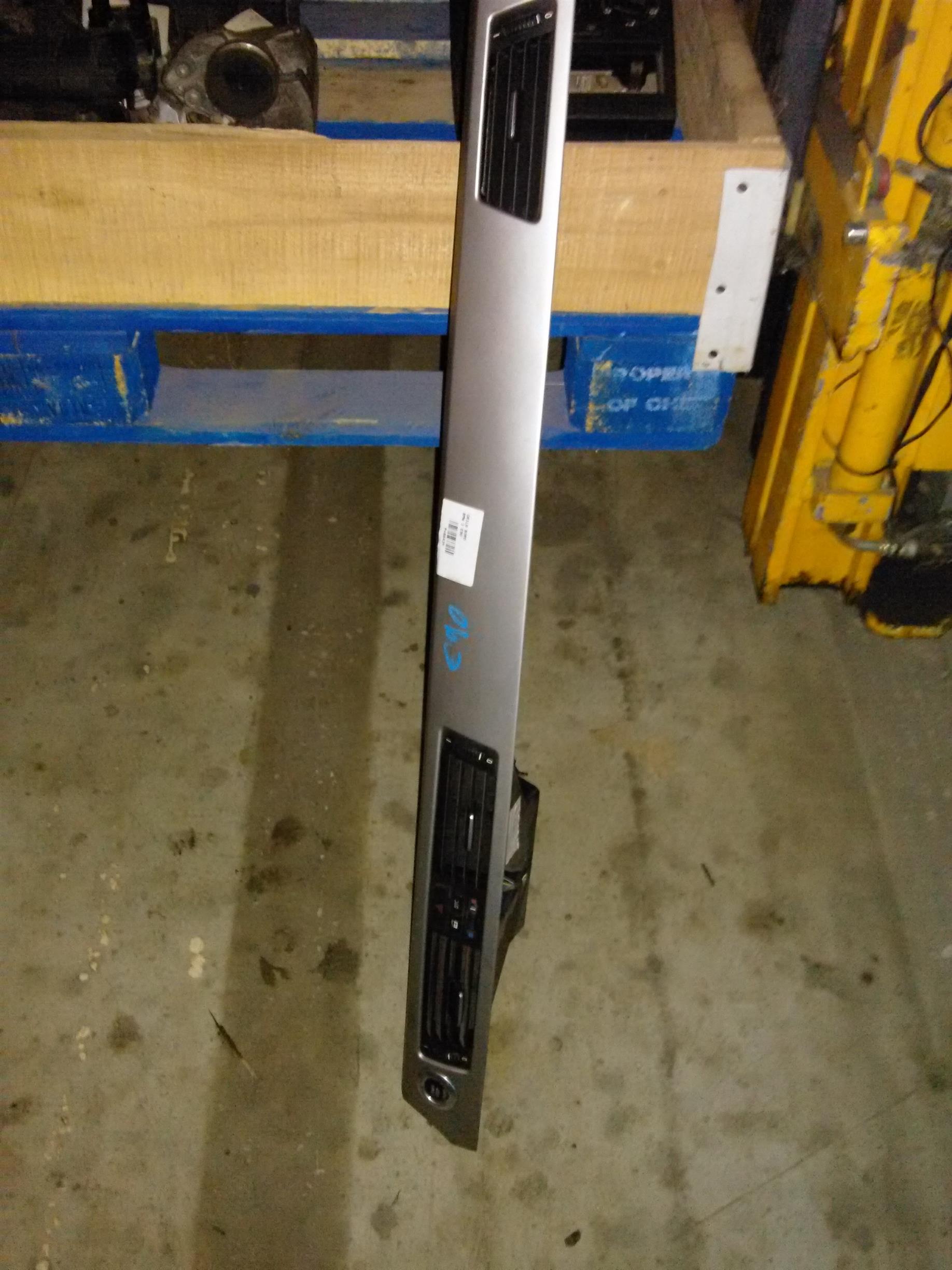 grila bord BMW E90