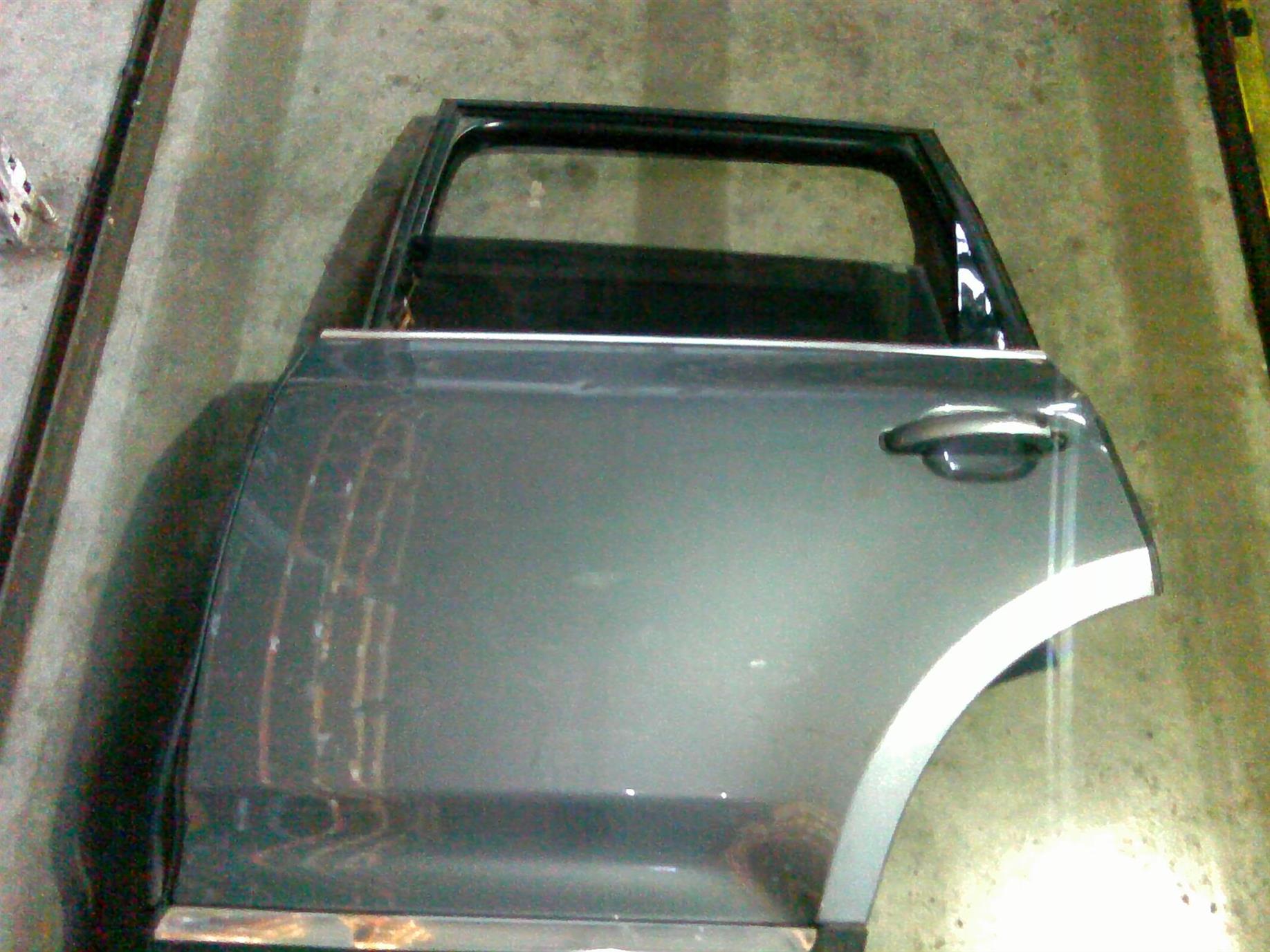 usa stanga spate completa Volkswagen Touareg