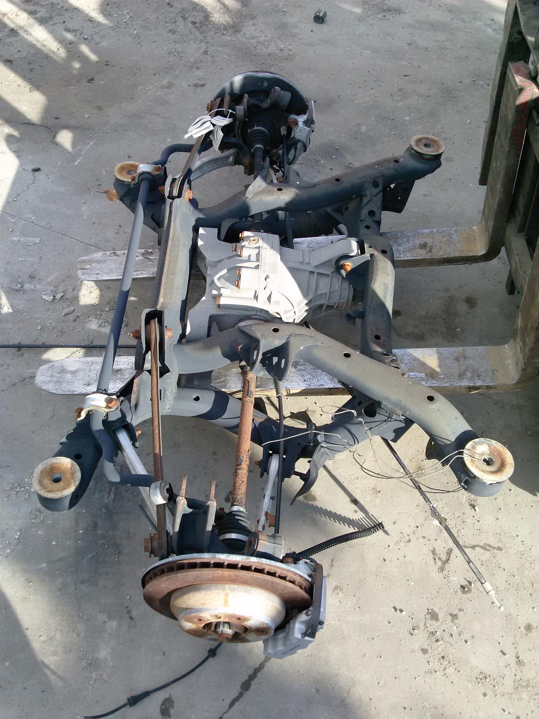 tirant stanga spate Porsche Cayenne, an 2006