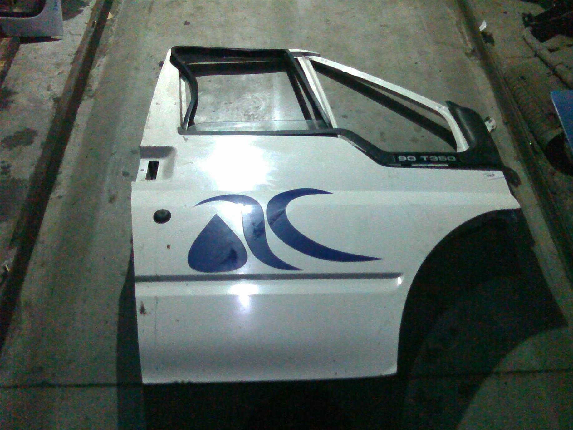 usa dreapta fata fara coltar Ford Transit 2.4TD, an 2004