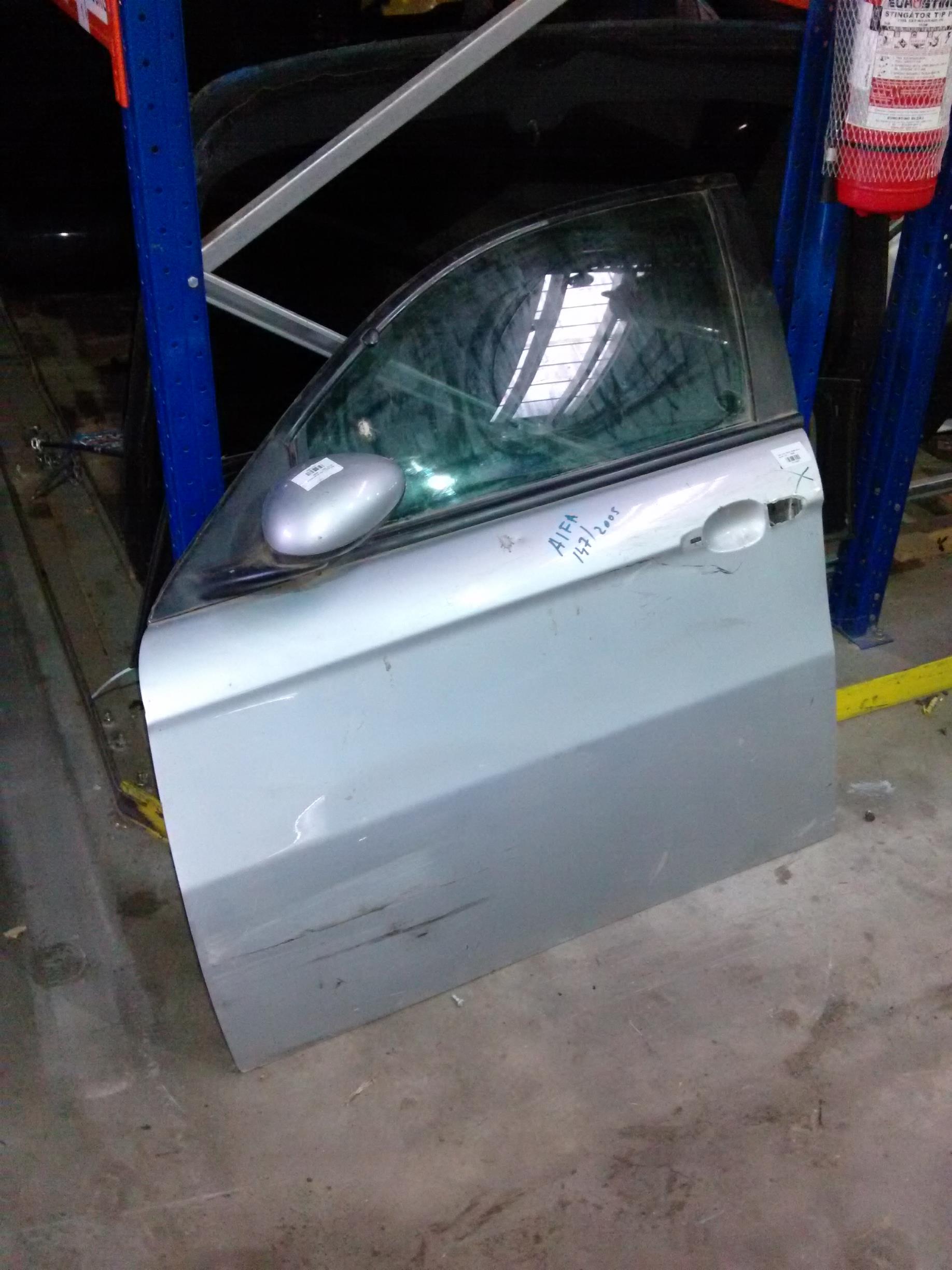 usa stanga fata completa Alfa Romeo 147, an 2005