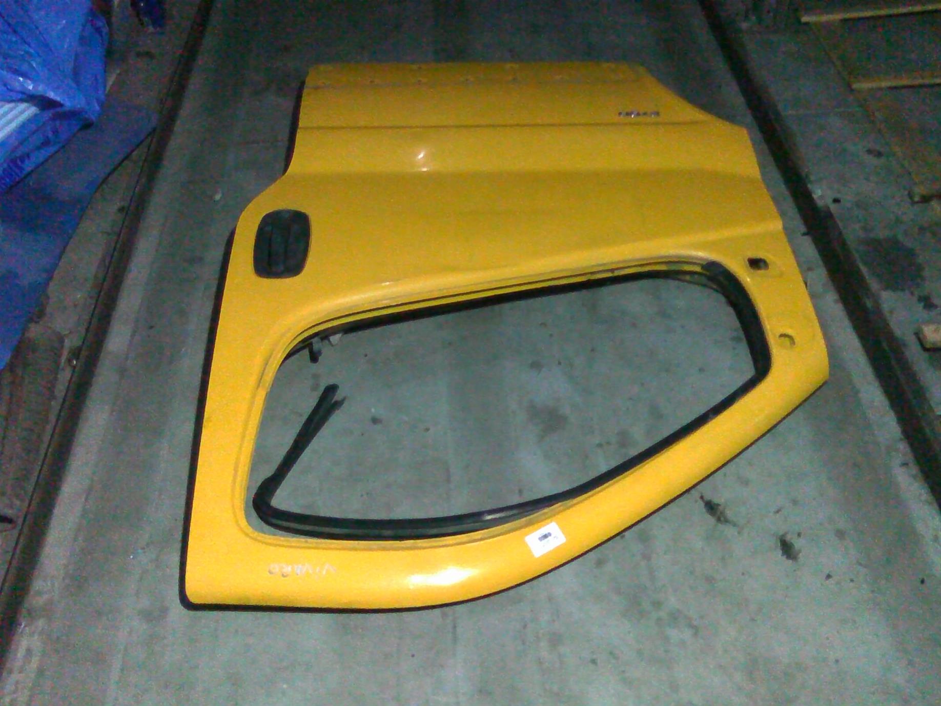 usa stanga fata completa Opel Vivaro 1.9D, an 2002