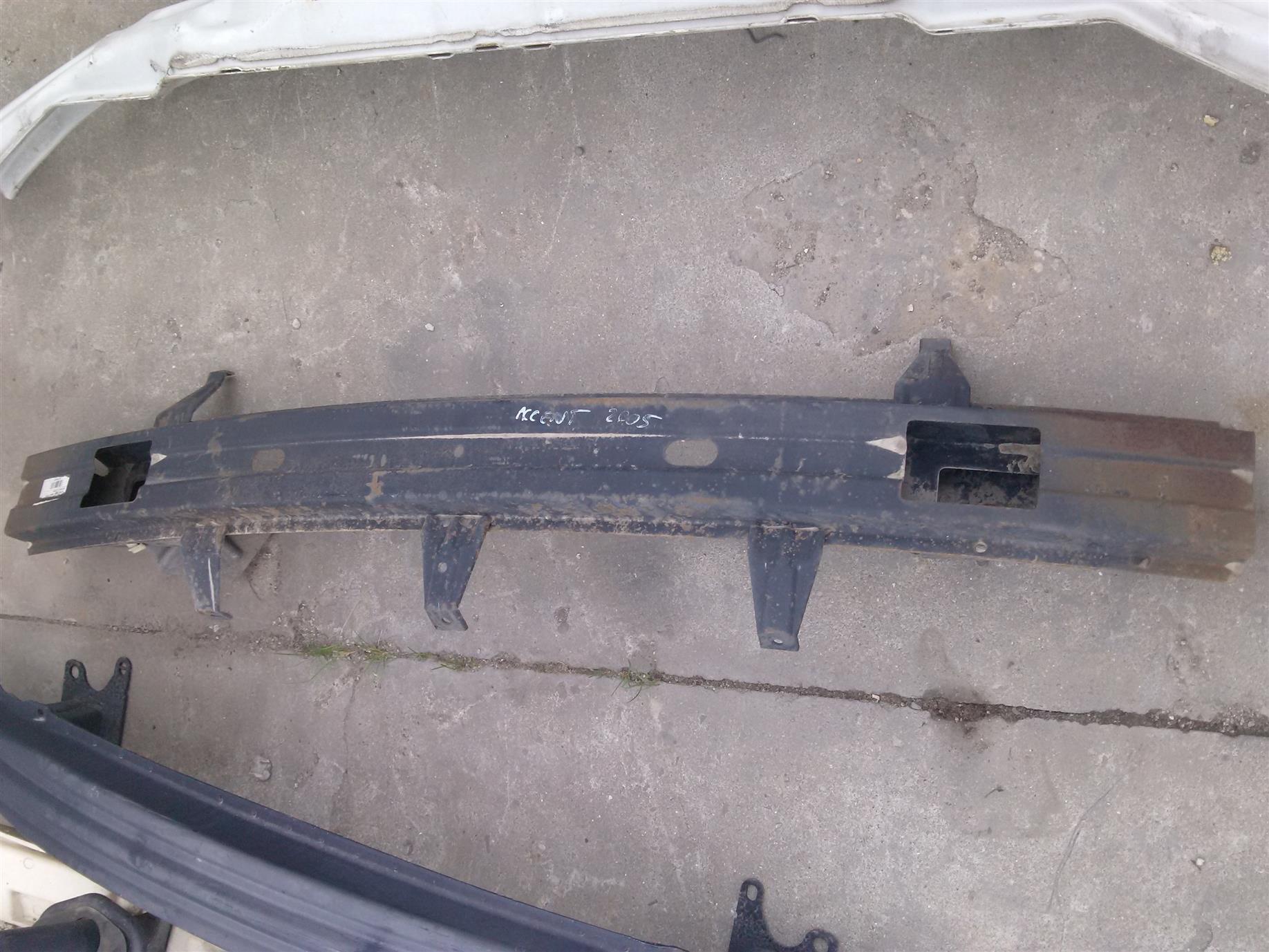 intaritura bara fata Hyundai Accent, an 2005