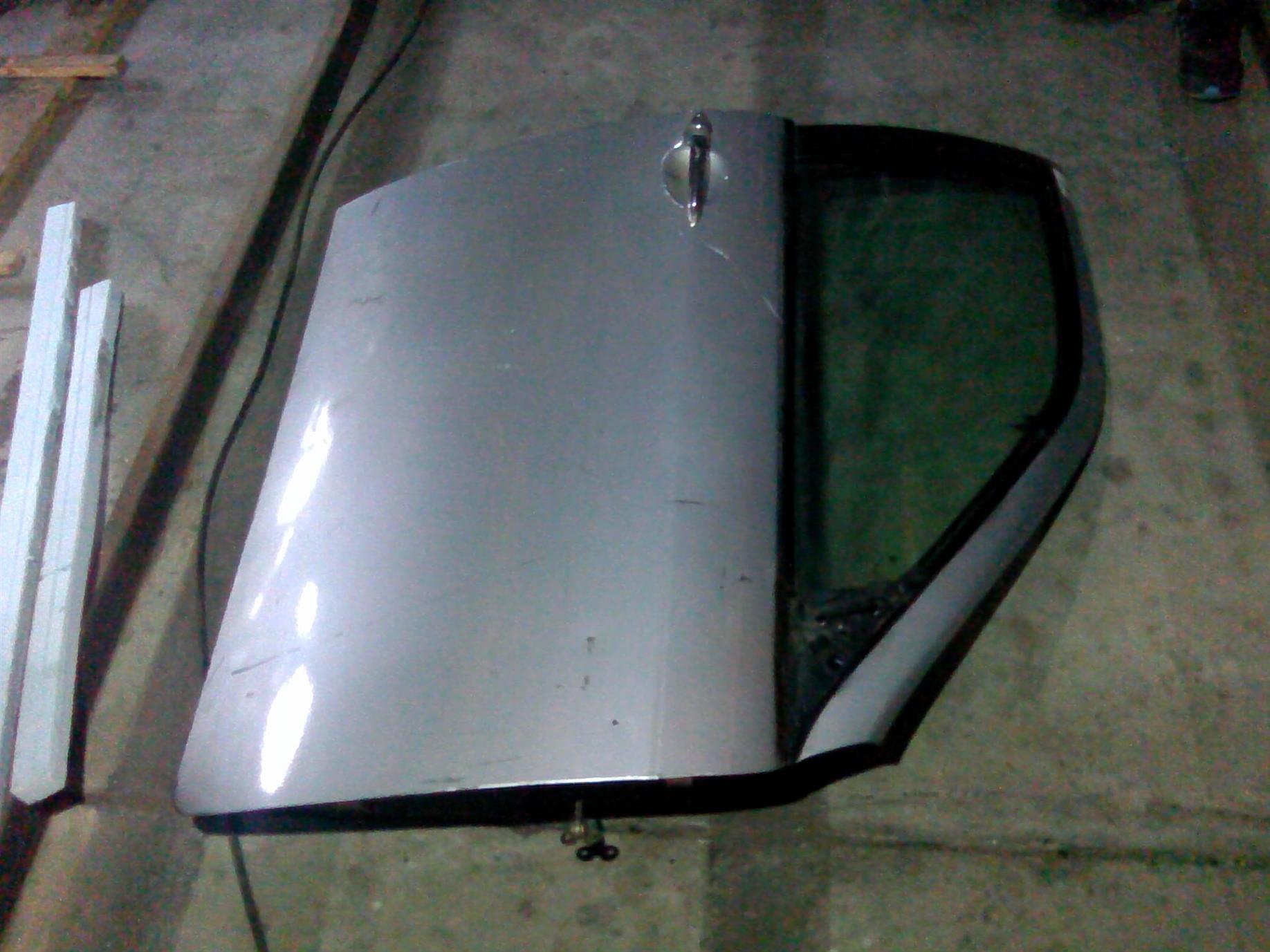 usa dreapta fata completa Alfa Romeo 156, an 2001