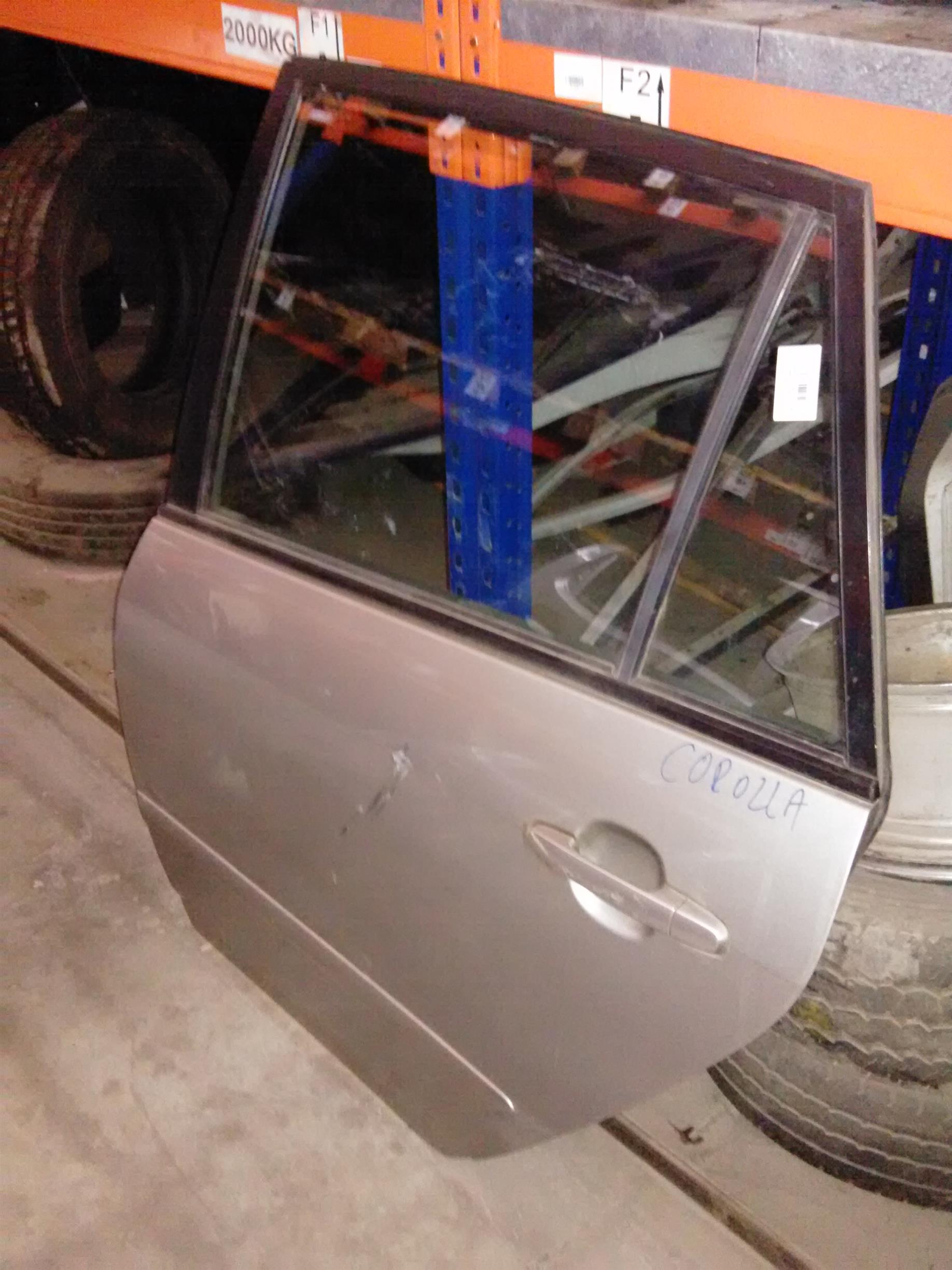 usa stanga spate completa Toyota Corolla Verso, an 2004