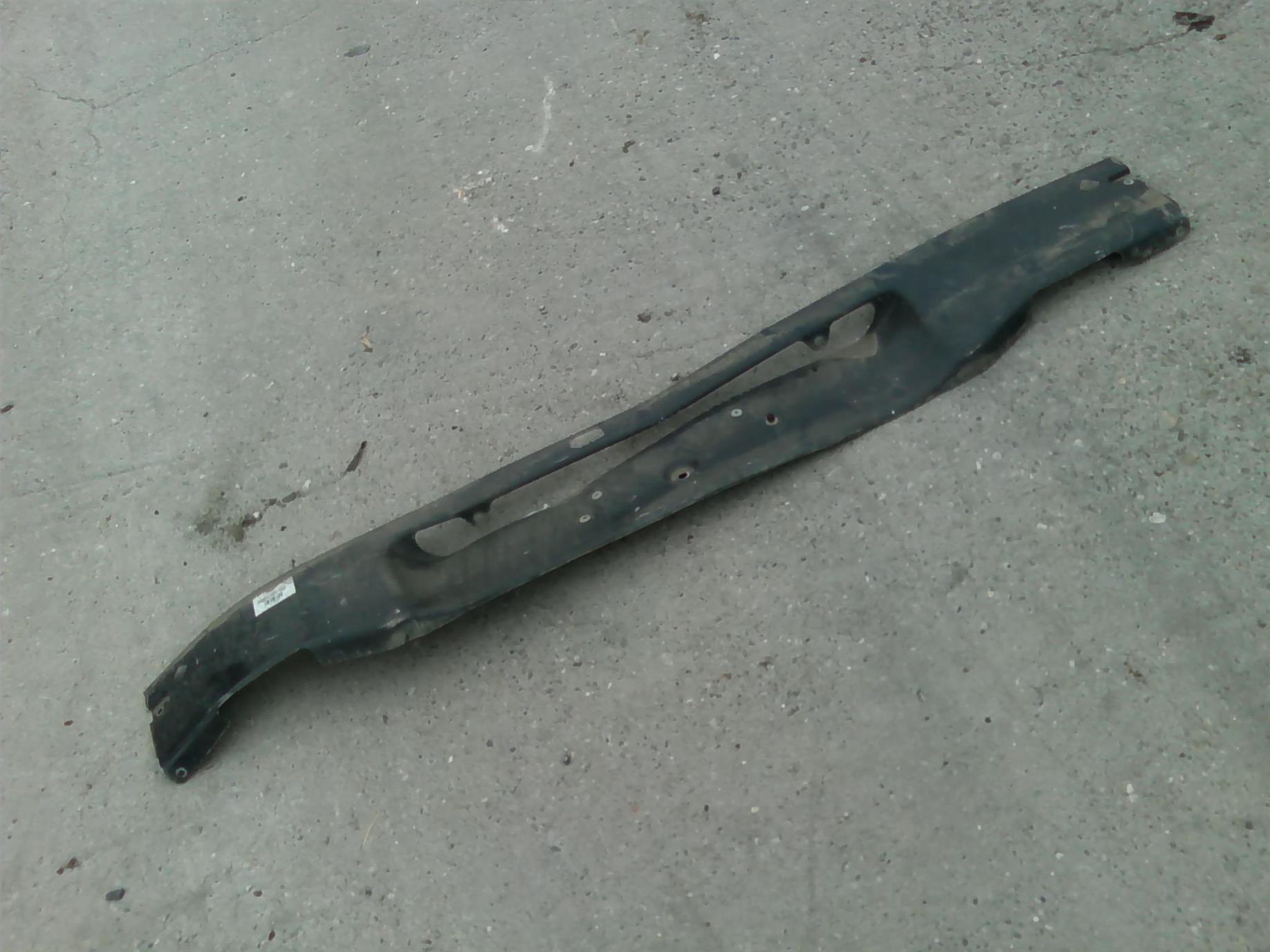 traversa numar spate Nissan Navara, an 2007