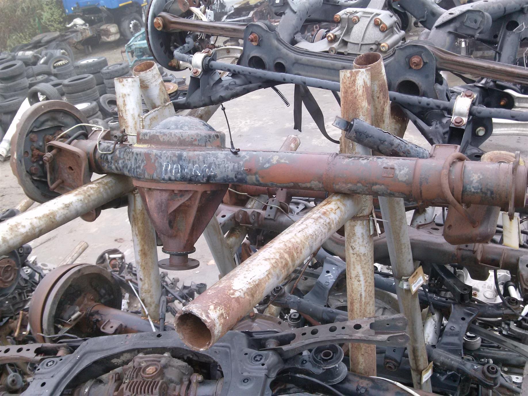punte spate Nissan Patrol GR1