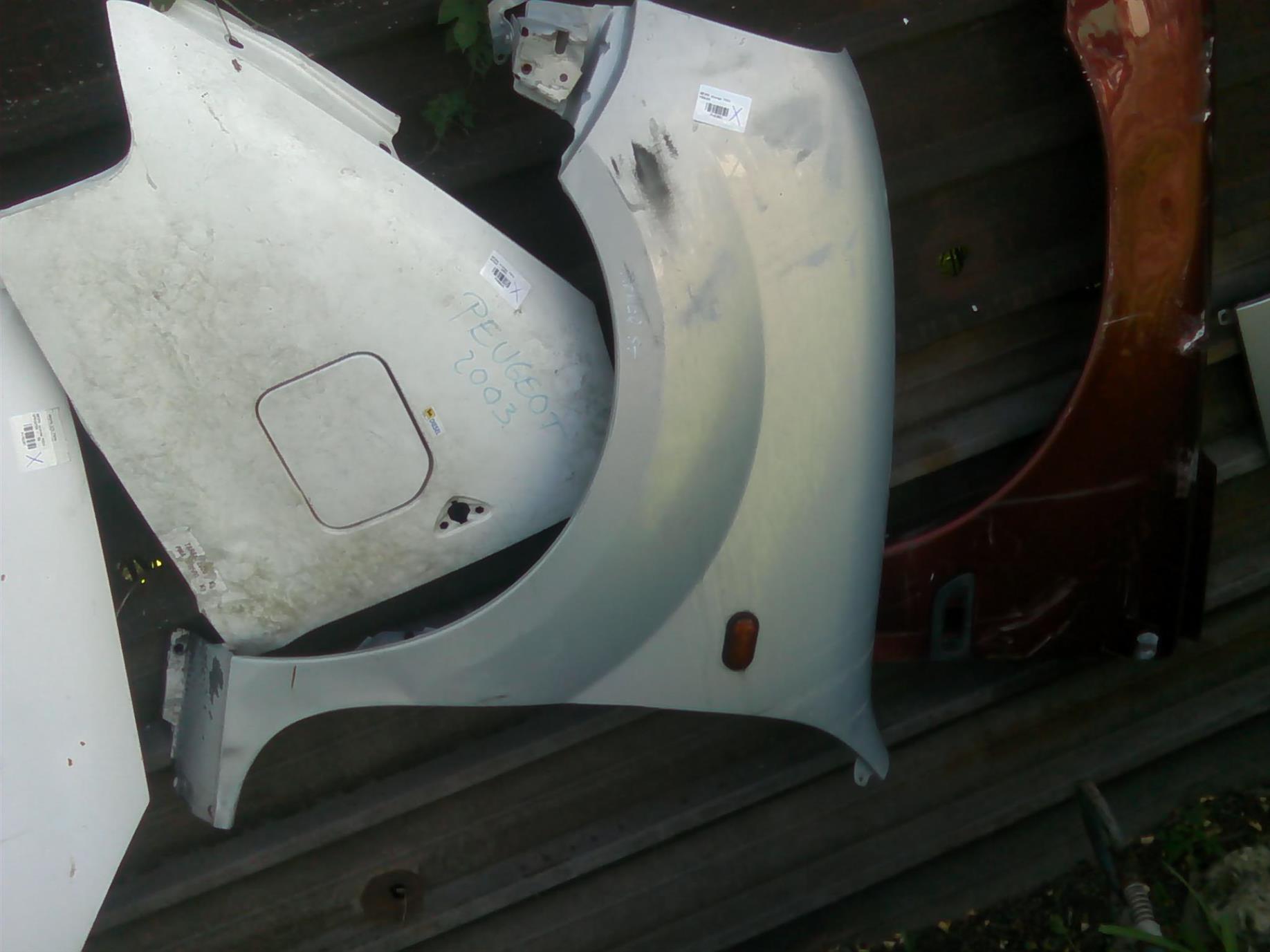 aripa stanga fata Renault Kangoo