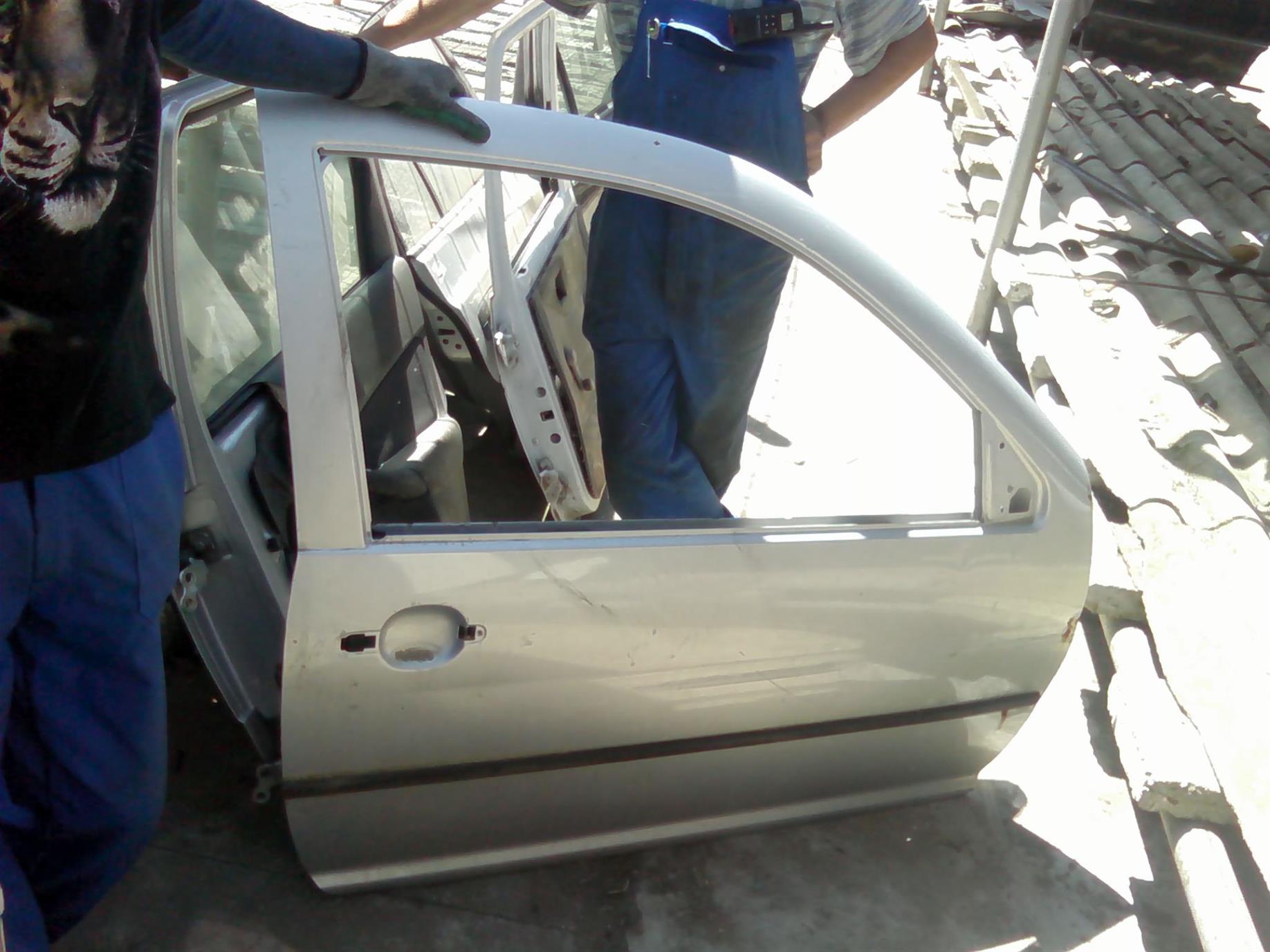 usa dreapta fata goala 2usi Volkswagen Golf 4, 2 usi