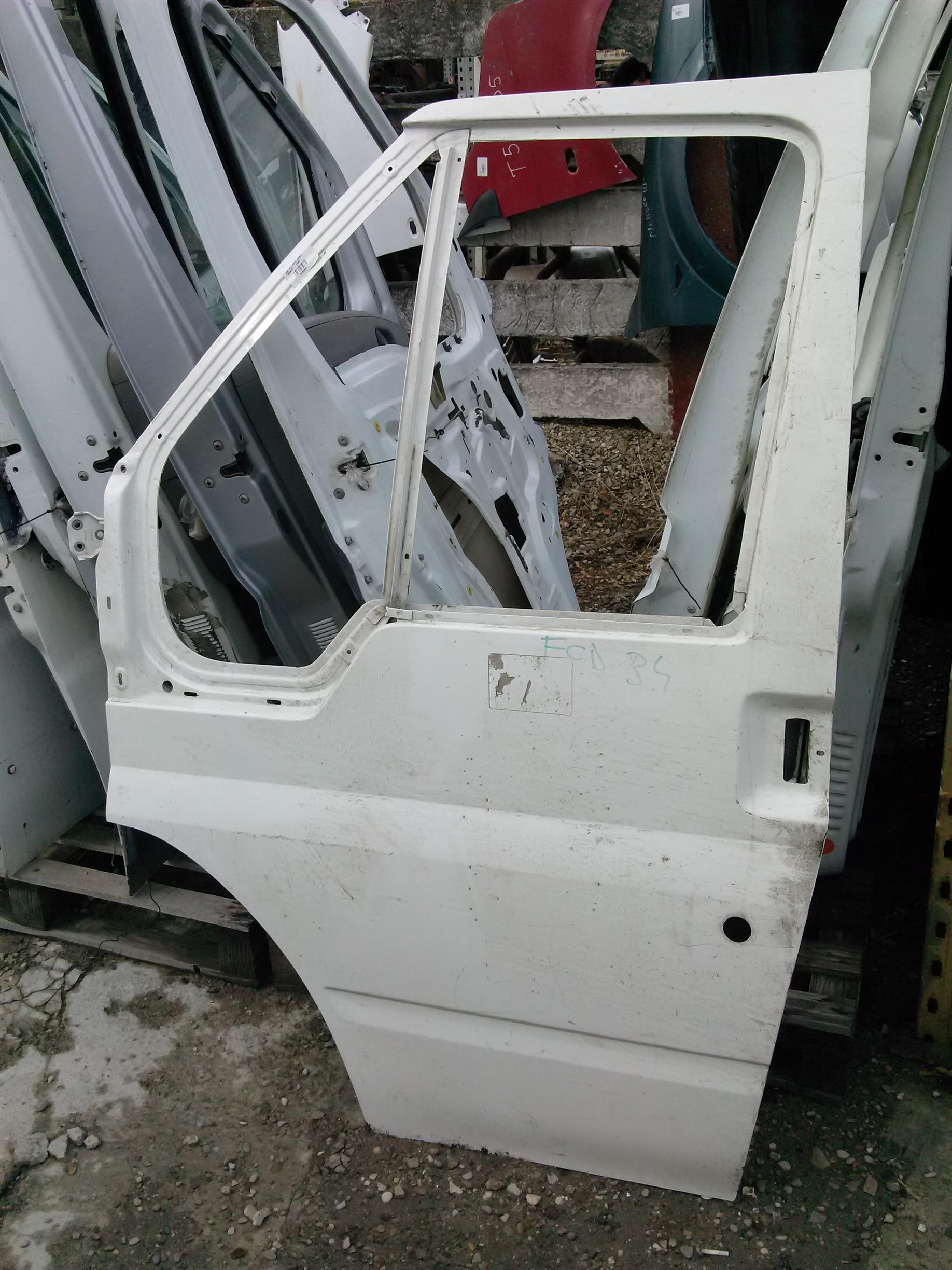 usa stanga fata goala Ford Transit, an 2005