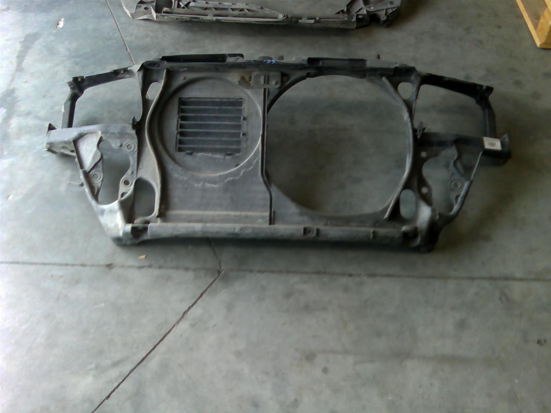 tragar si incuietoare capota Audi A4, an 1996