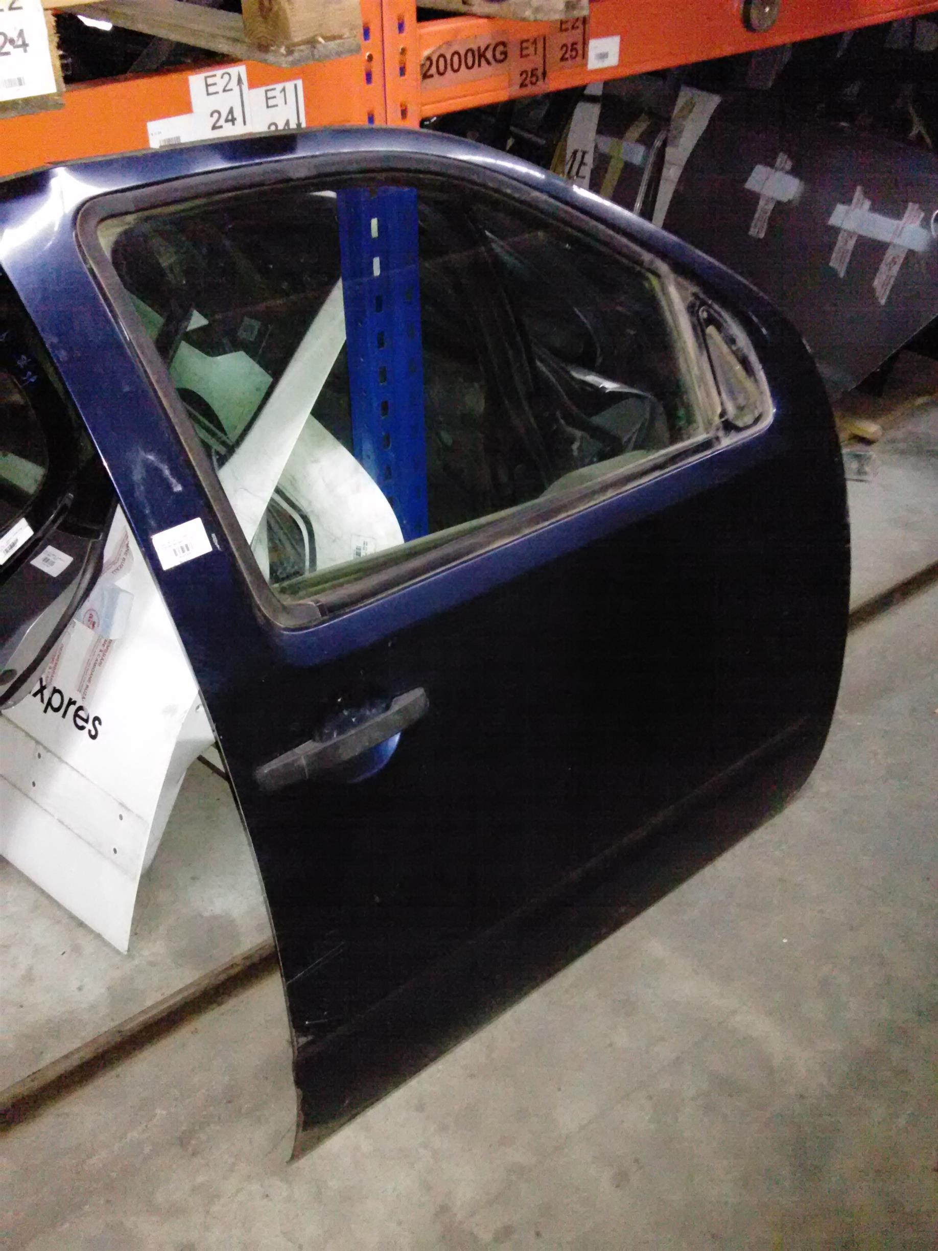 usa dreapta fata completa Nissan Navara, an 2007