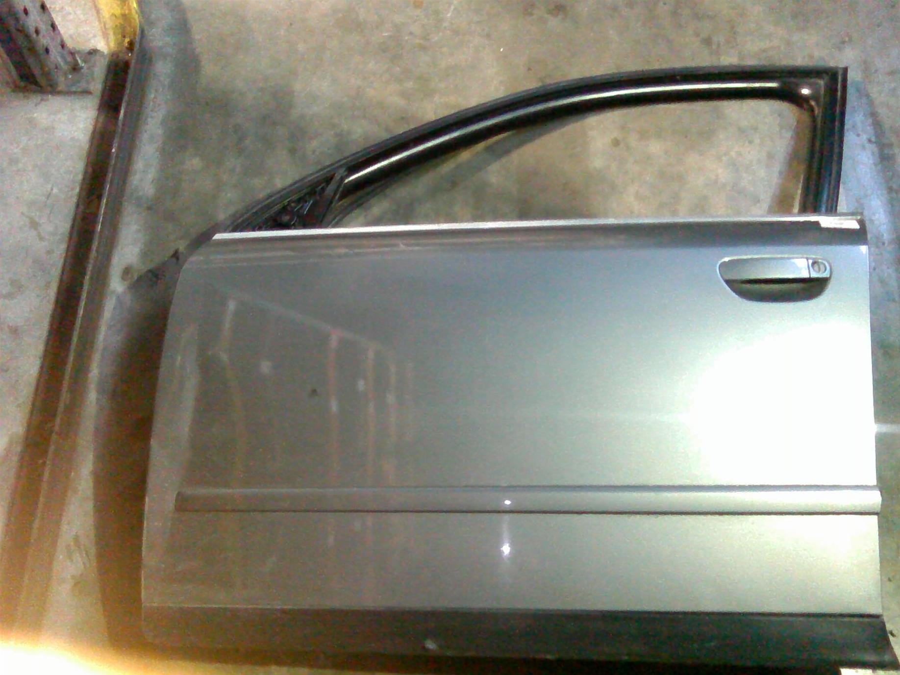 usa stanga fata completa Audi A4, 2.5TDI, quattro