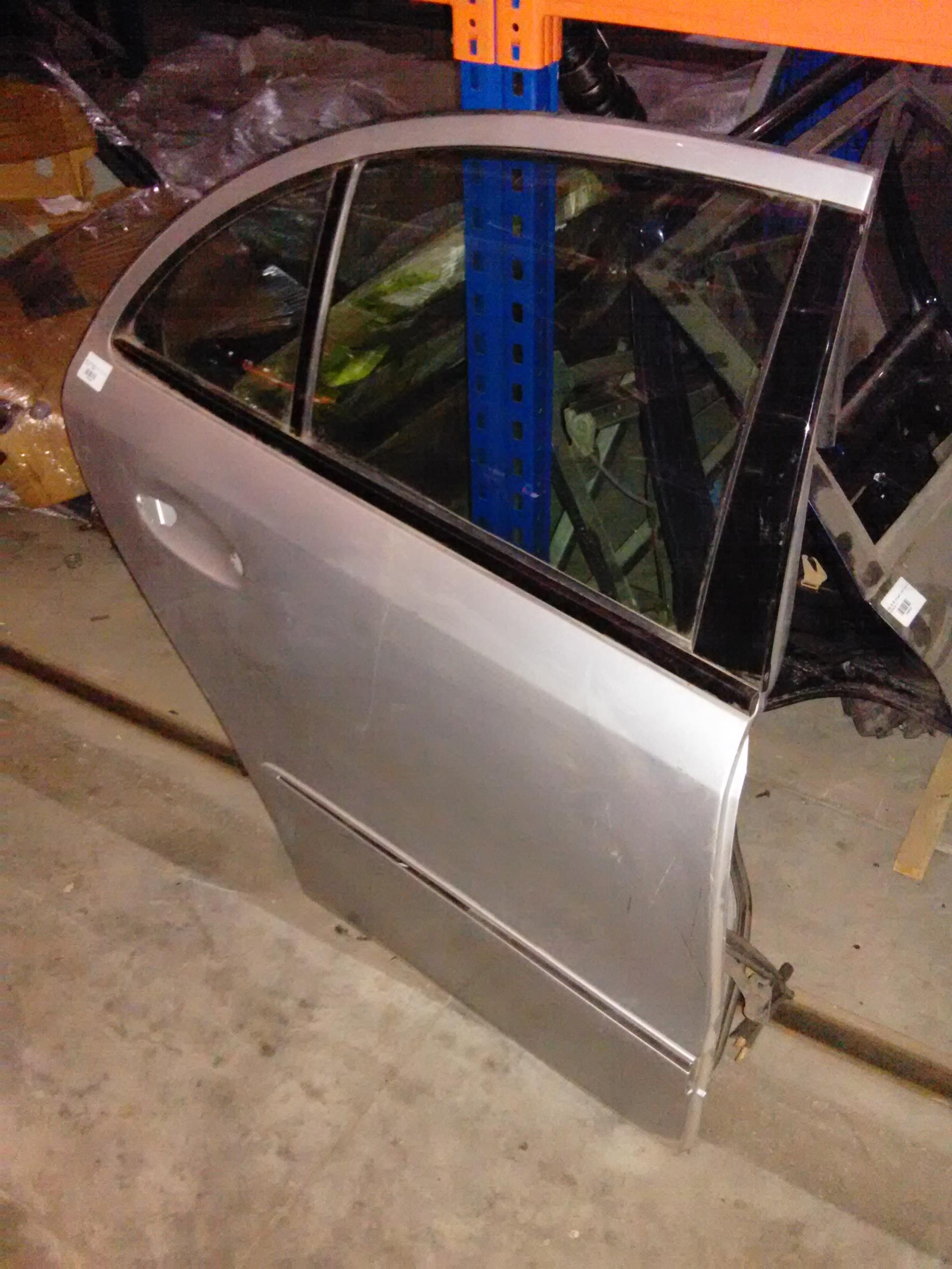 usa dreapta spate fara tapiterie Mercedes Eclass W211 an 2004
