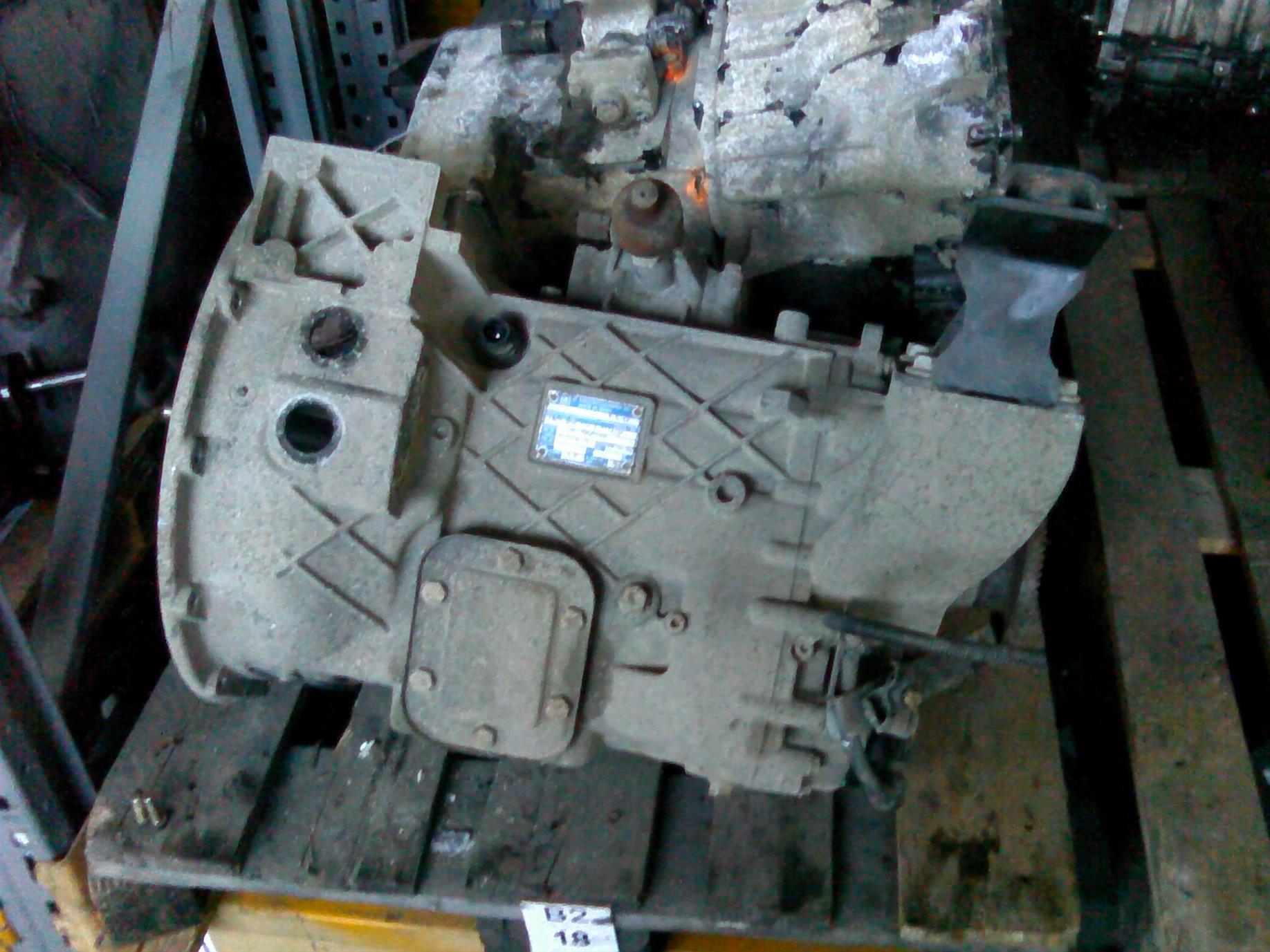cutie viteze s 5 42 si suporti Mercedes Atego 815