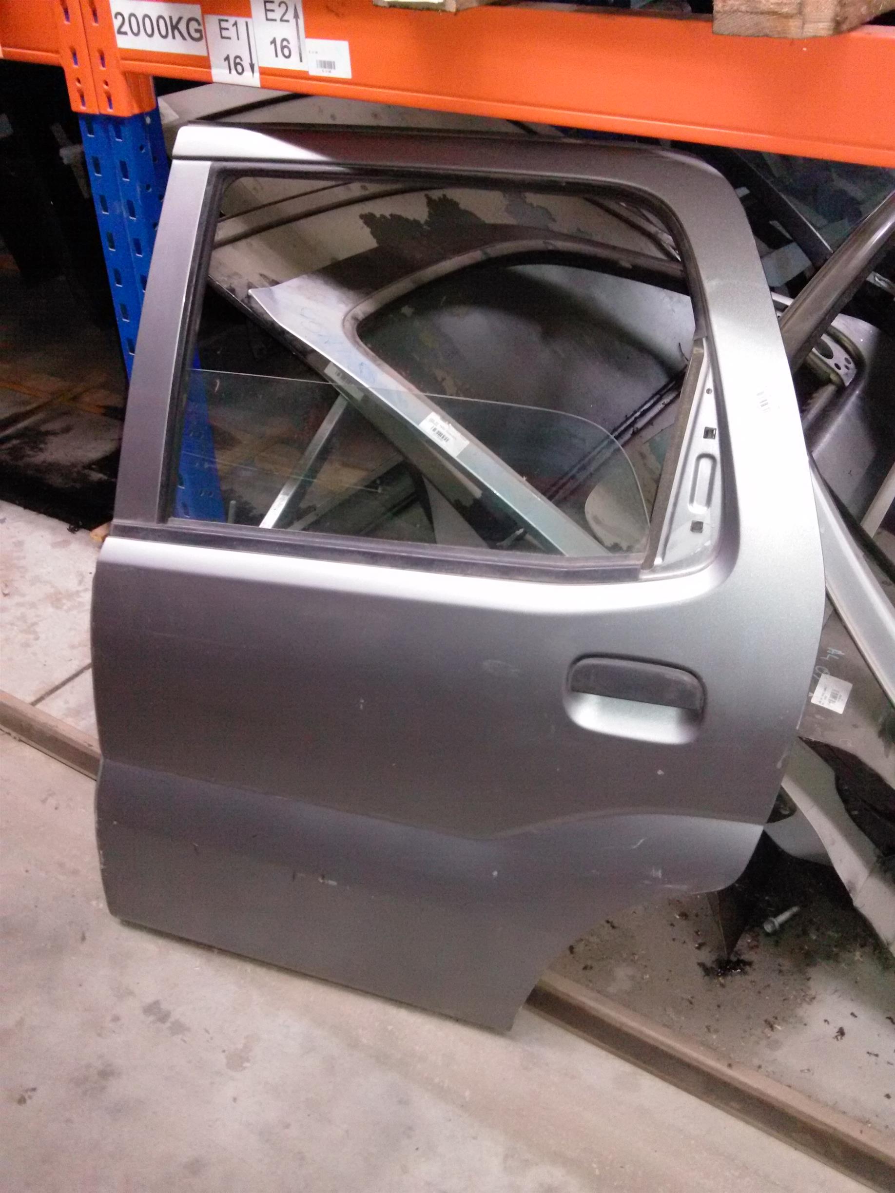 usa stanga spate completa Suzuki Ignis, an 2006