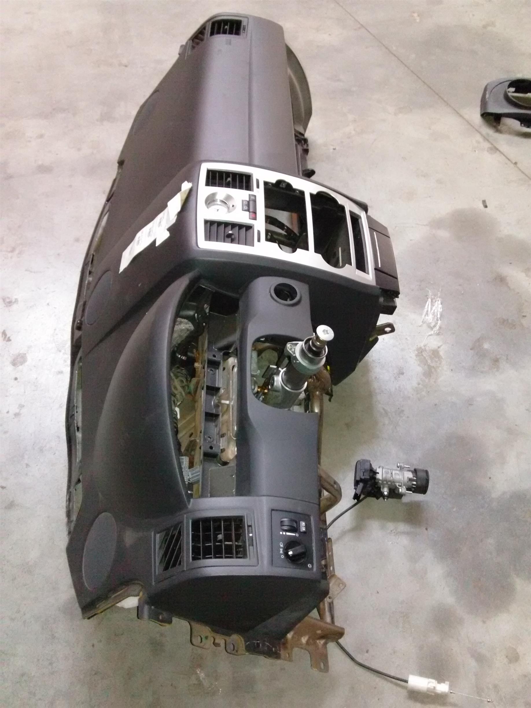 cadru metalic bord Chrysler 300C, an 2006