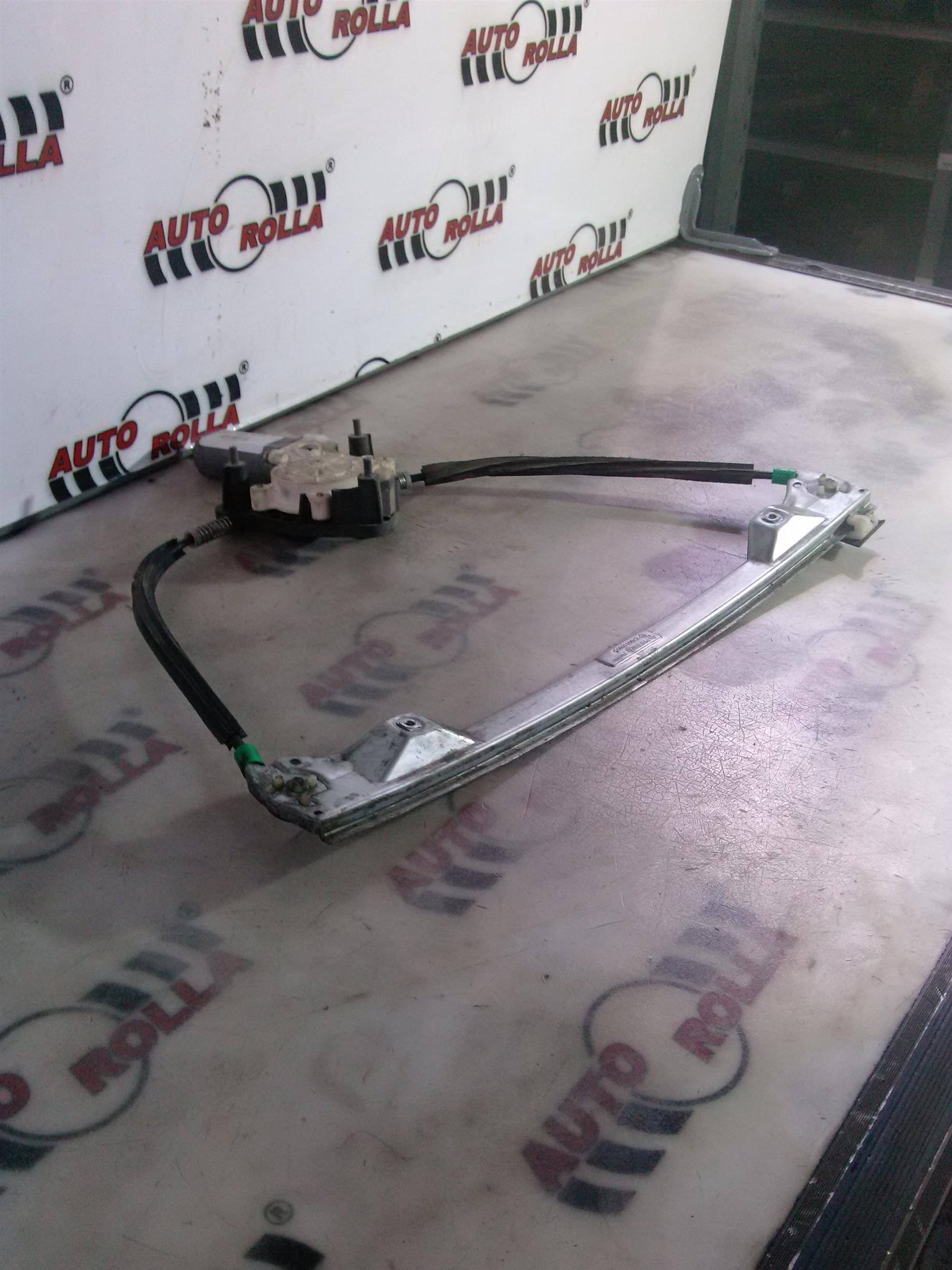 macara electrica dreapta fata Renault Clio 2 an 2006