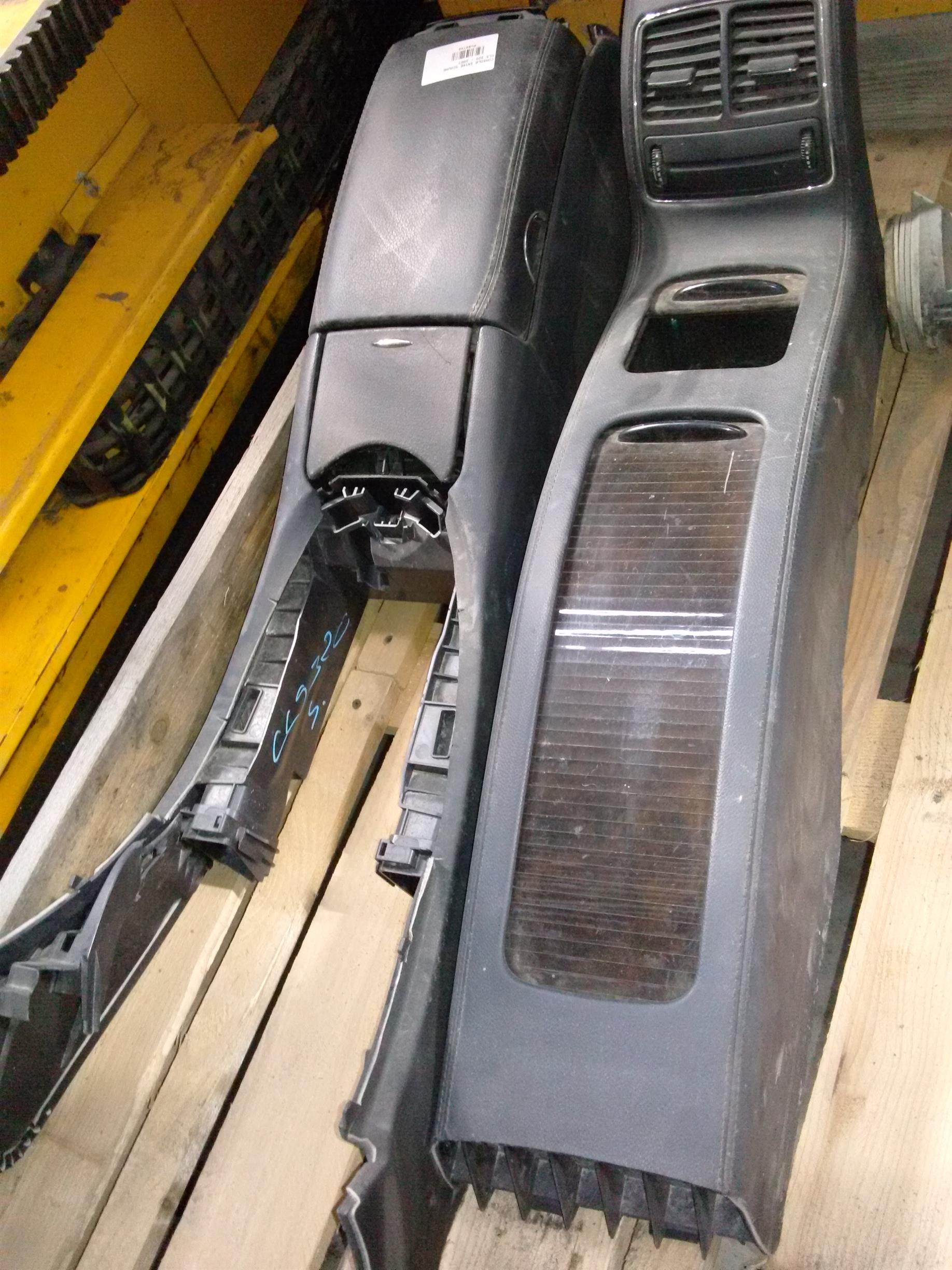 consola intre scaune Mercedes CLS 320, an 2007