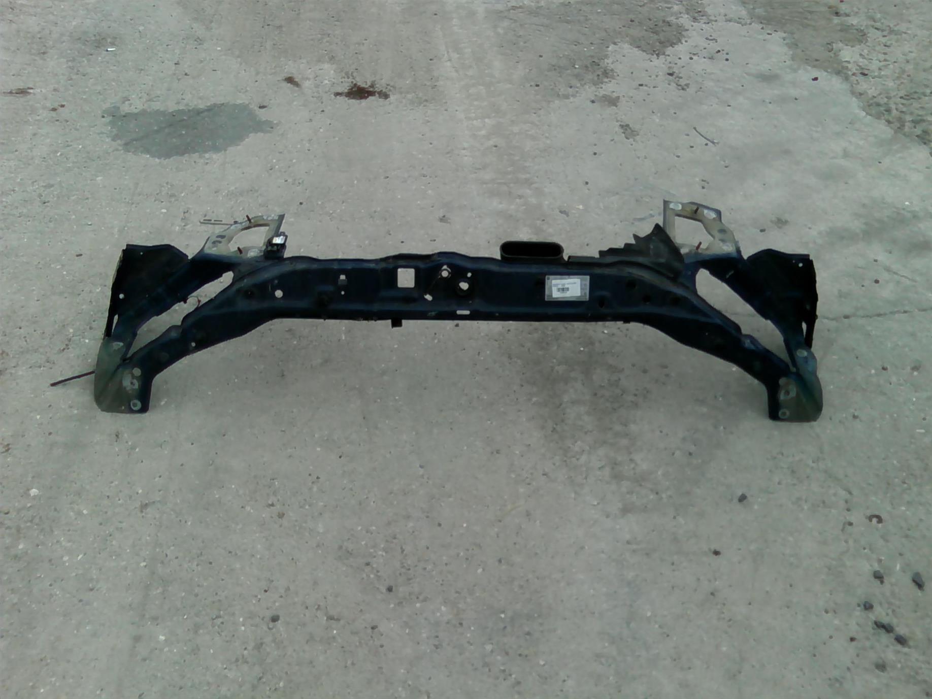 traversa superioara radiatoare Renault Trafic, an 2008