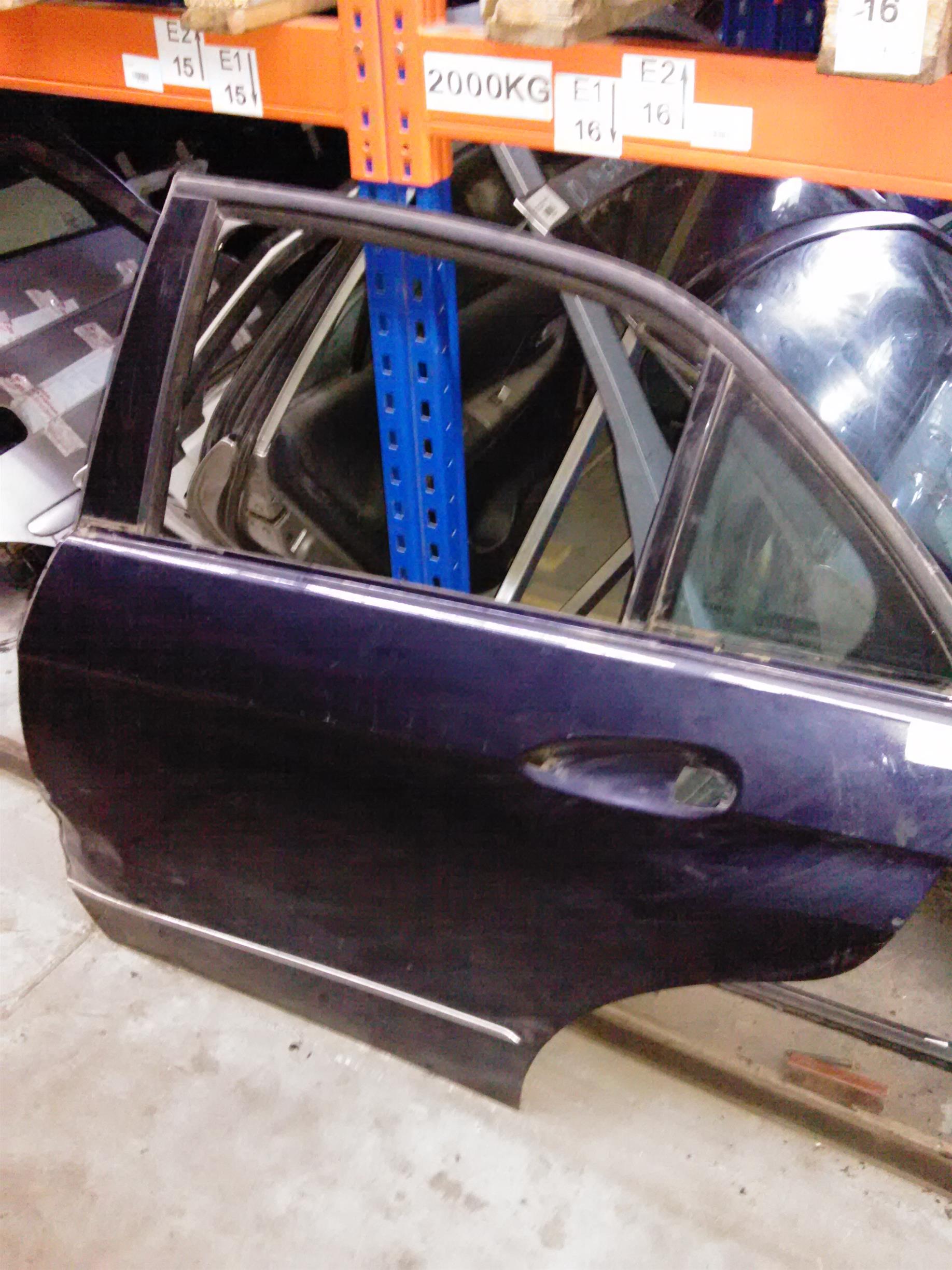 usa stanga spate goala lovita Mercedes Eclass W212