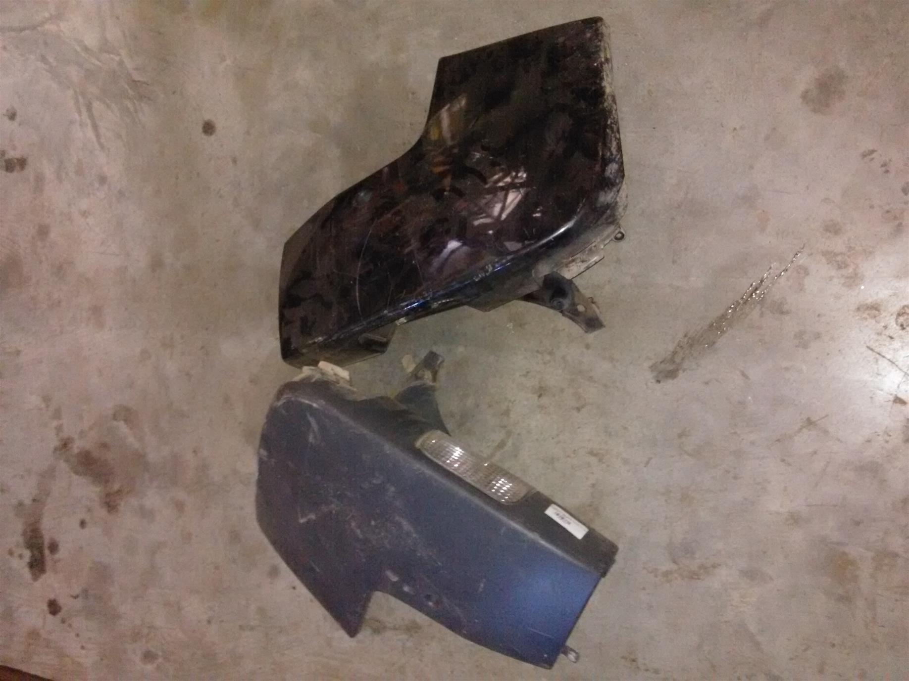 flapsuri dreapta bara spate 2 buc Renault Trafic, an 2010